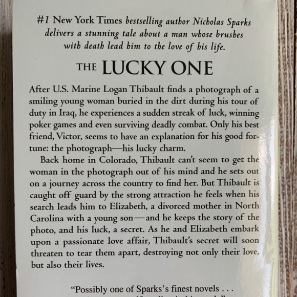 The Lucky One Nicholas Sparks Contemporary Romance Paperback - Picture 7 of 7